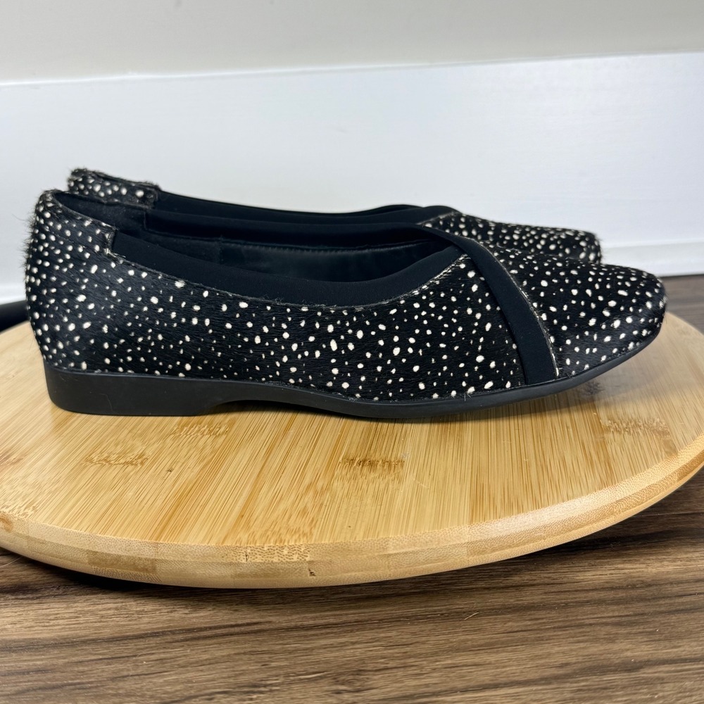 Clarks Un Darceyease2 Flats Womens 7 Black White Calf Hair Slip On Animal Print